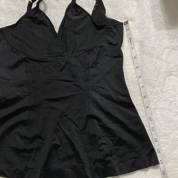 Victorias Secret shaping tank (M) - Picture 8 of 14
